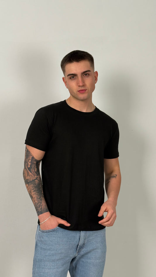 Remera Essential Negra