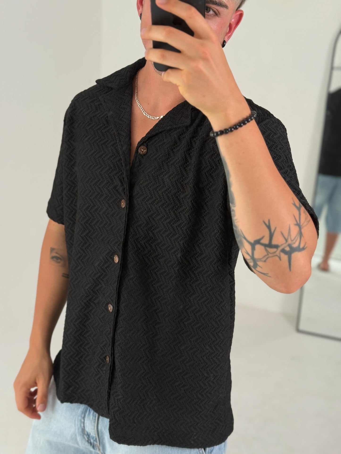 Camisa Tejida Texturizada de Manga Corta – Negro