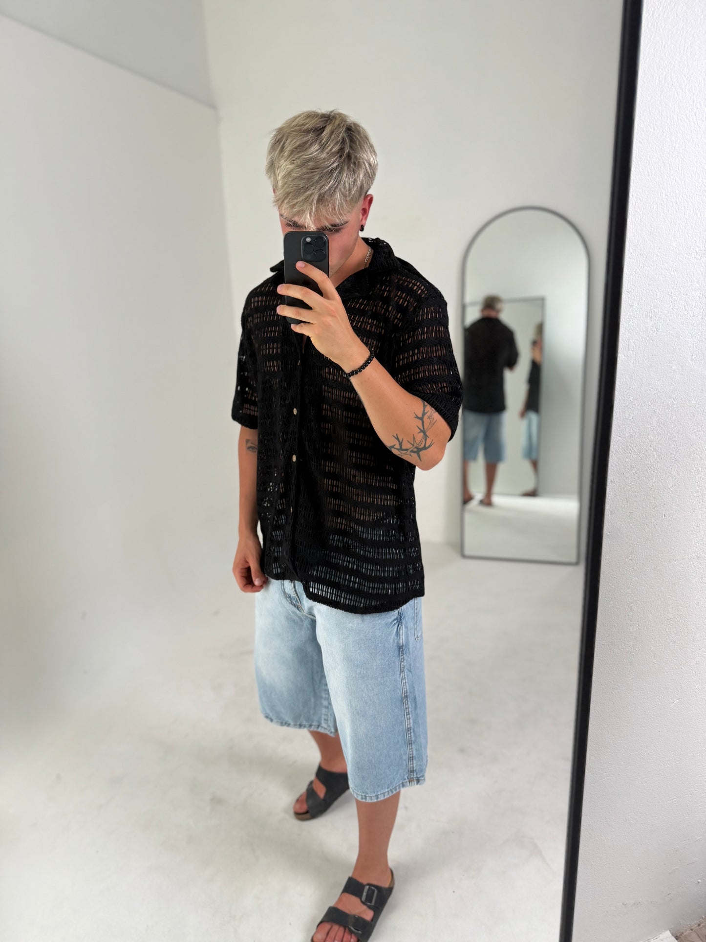 Camisa Tejida Translúcida de Manga Corta – Negro